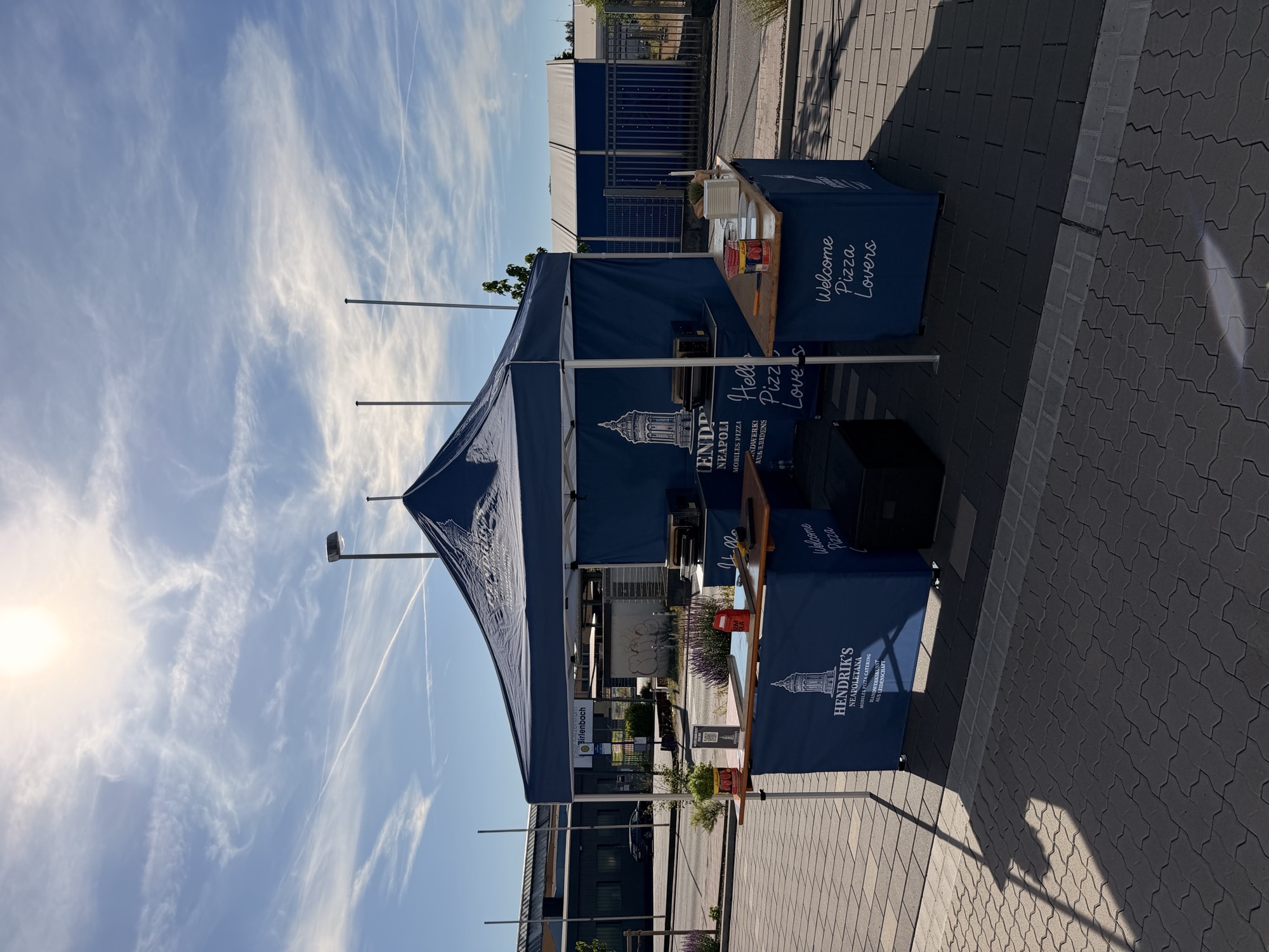 Der Hendrik's Neapoletana Stand mit Bannern „Welcome Pizza Lovers“ bei einem Firmen- und Kundenevent
